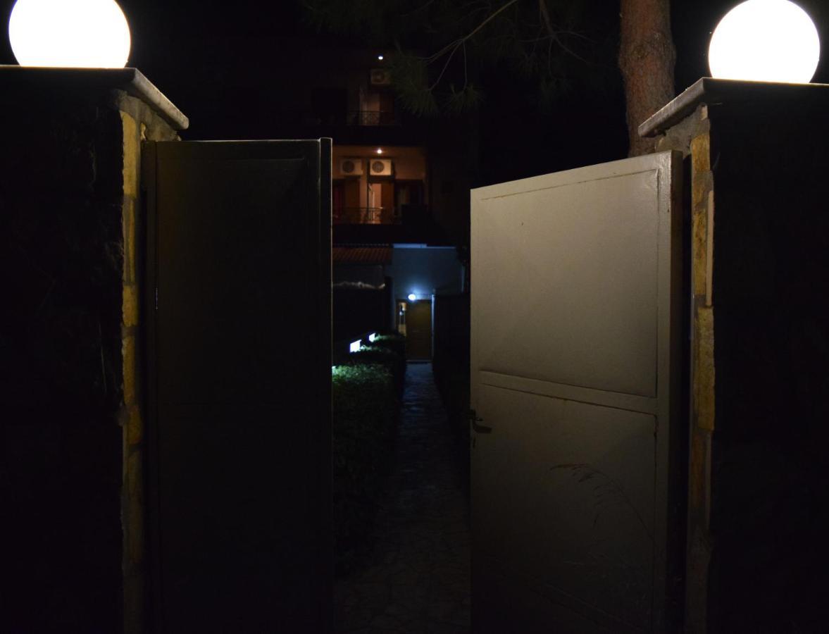 Oihalia'S Petit Double Room Avlonarion エクステリア 写真